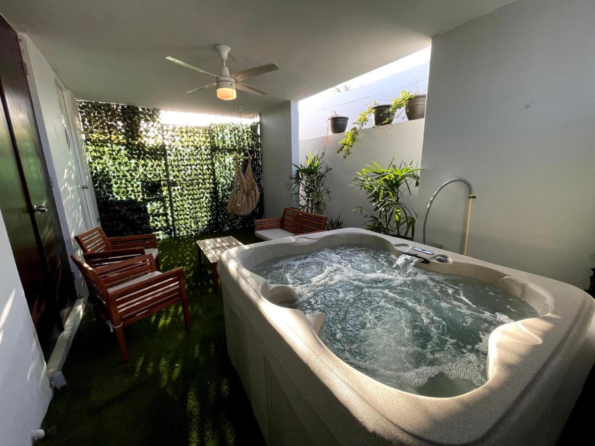 Expansive Paradise With Private Jacuzzi And Tropical Patio 폰세 외부 사진