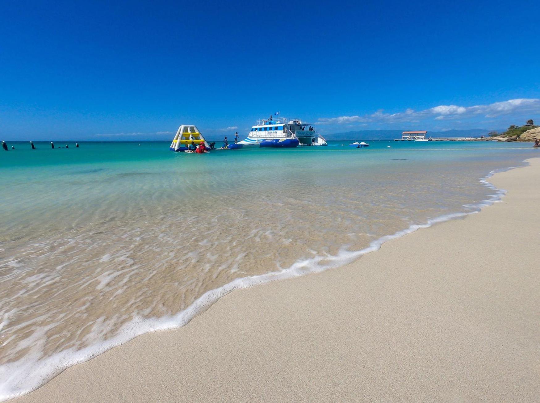 Expansive Paradise With Private Jacuzzi And Tropical Patio 폰세 외부 사진